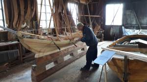 Bygge av jaktkanot på Östra Hästholmen